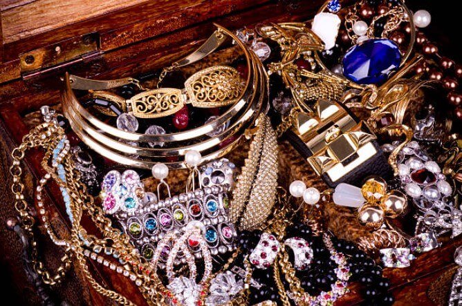 Cash for jewelry near me, jewelry buyers near me. Updated 2025